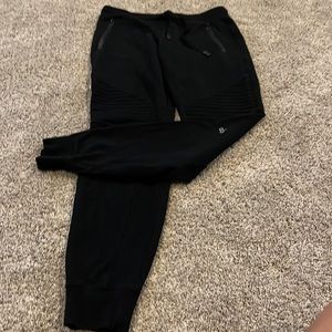 Black ALO moto joggers